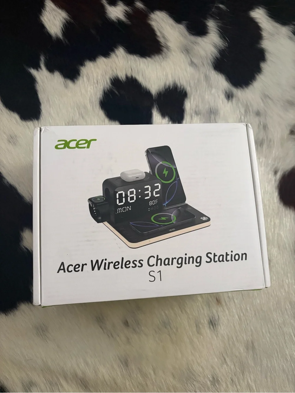 7 in 1 Acer Wireless Charging Station S1 in Black and Silver